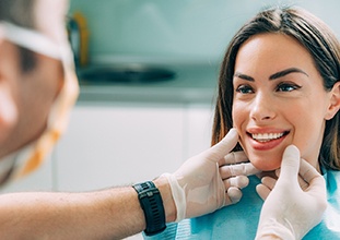 A cosmetic dentist in Raleigh treating a patient